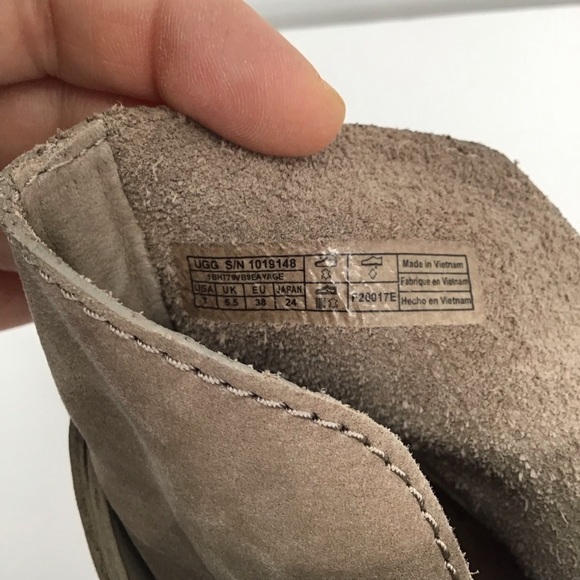 UGG Women’s Elora Suede Leather Ankle Block Heel Bootie Taupe Size 7 - Picture 10 of 10